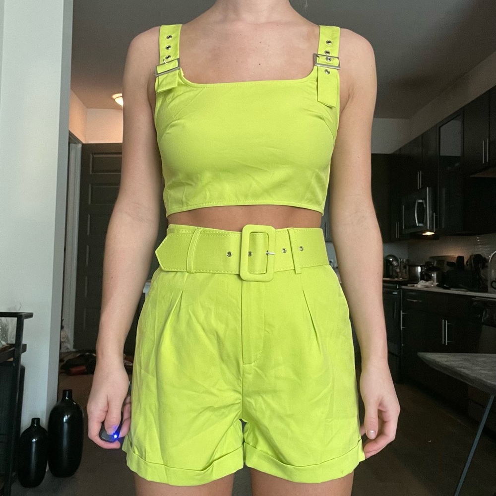 Pretty little thing neon set